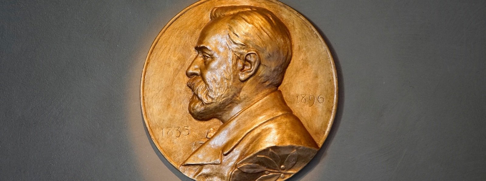 Tegorocznymi laureatami Nagrody Nobla w dziedzinie fizjologii lub medycyny za odkrycia dotyczące obwodowej tolerancji immunologicznej zostali Mary E. Brunkow, Fred Ramsdell i Shimon Sakaguchi